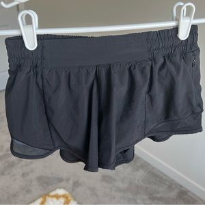 Lululemon black hotty hot low rise shorts 2.5”
